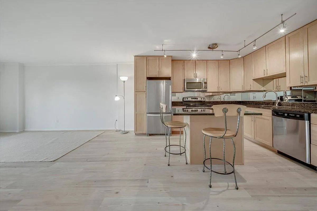 1 bed, 1.0 bath, 774 sqft, $1,595 — Photo 4