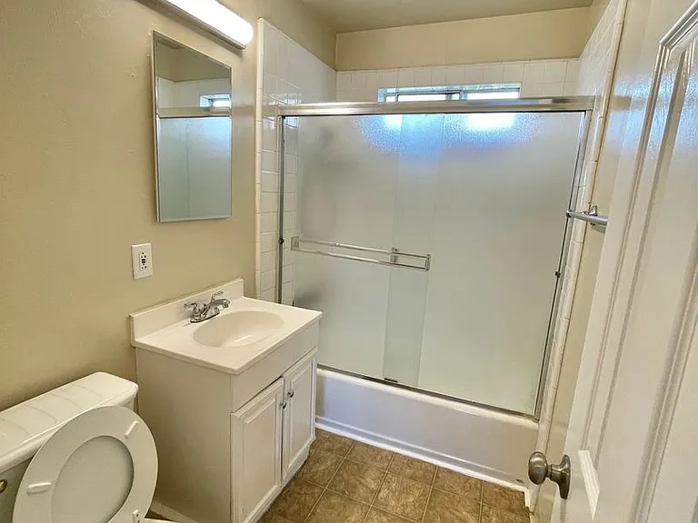 466 N Fair Oaks Avenue — Photo 17