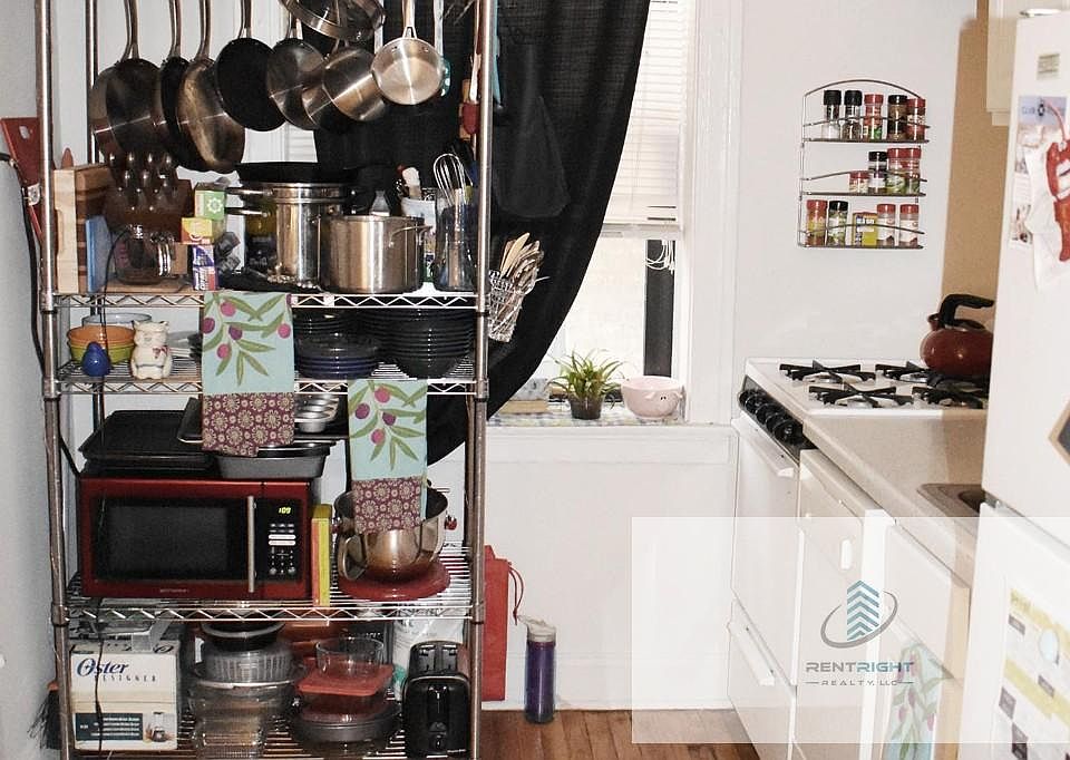1st image of 837-39 W Cornelia Ave #837-2N