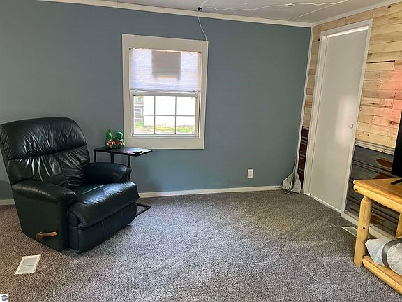 3rd image of 315 Linwood Ave