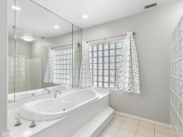 8611 W Foothill Dr — Photo 35