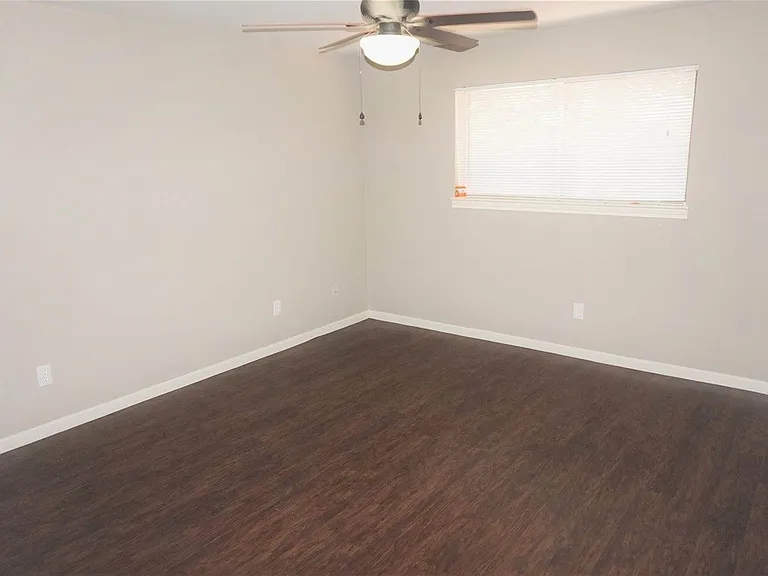 2727 Tinechester Dr — Photo 16