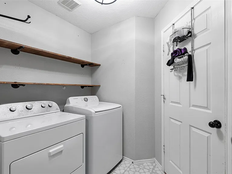 10819 Redwood Dr — Photo 20
