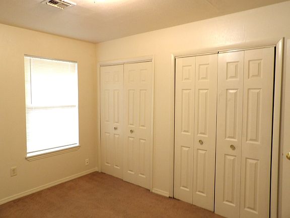 4th image of 1203 NW Bell Ave APT A