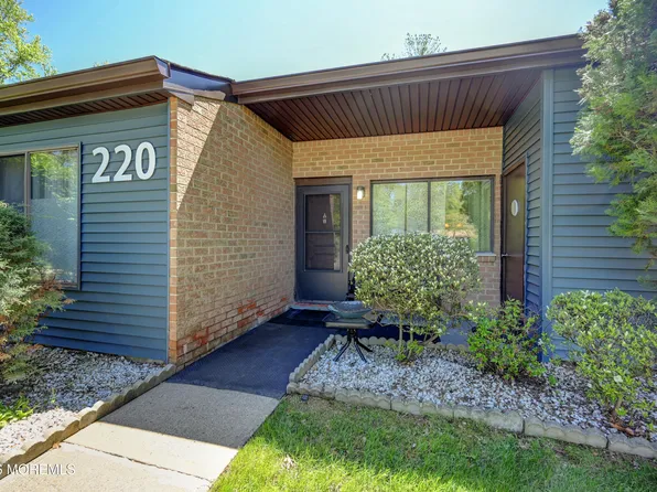 220 Medford Court #B, Manalapan, NJ 07726