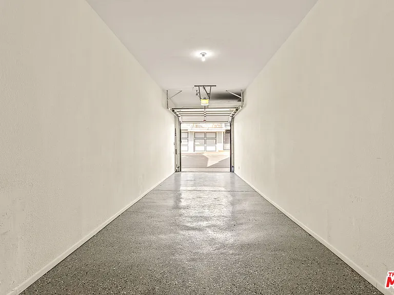 3616 The Strand #C — Photo 34
