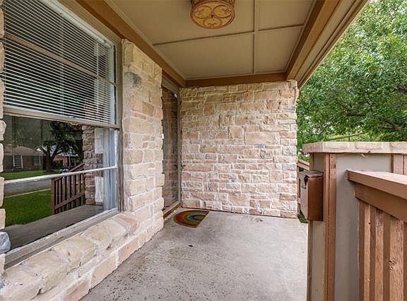 5th image of 2727 San Paula Ave