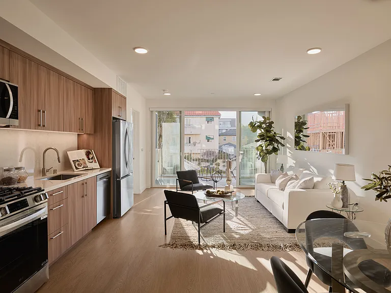 1 Bed 1 Bath plus Bonus Room/Den