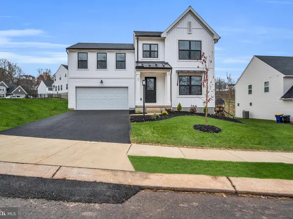 185 Red Maple Dr, Etters, PA 17319