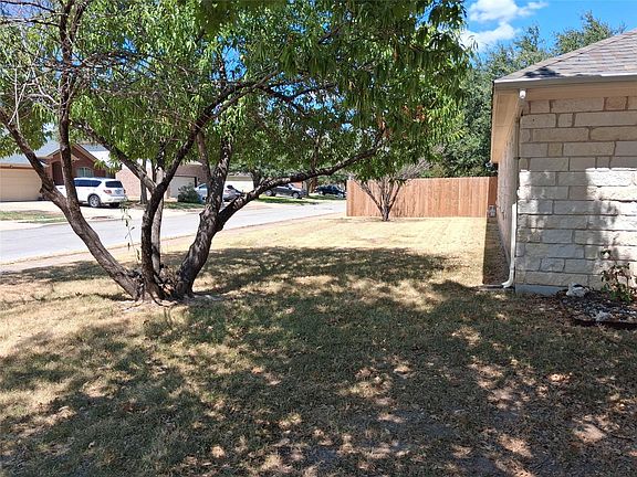 3rd image of 1101 Downridge Dr