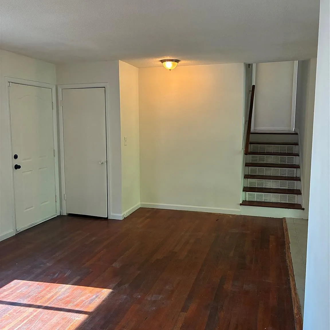 3 bed, 1.5 bath, 1919 sqft, $1,600 — Photo 3