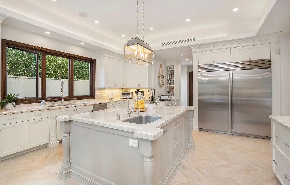 6 bed, 7.5 bath, 5700 sqft, $25,000 — Photo 4
