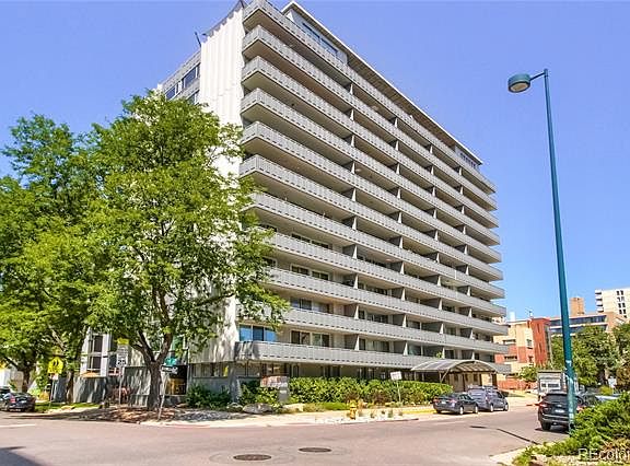 4th image of 909 N Logan St APT 6I