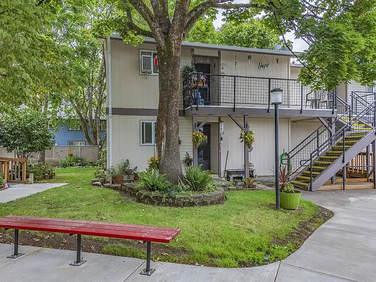 292 Oak St — Photo 10