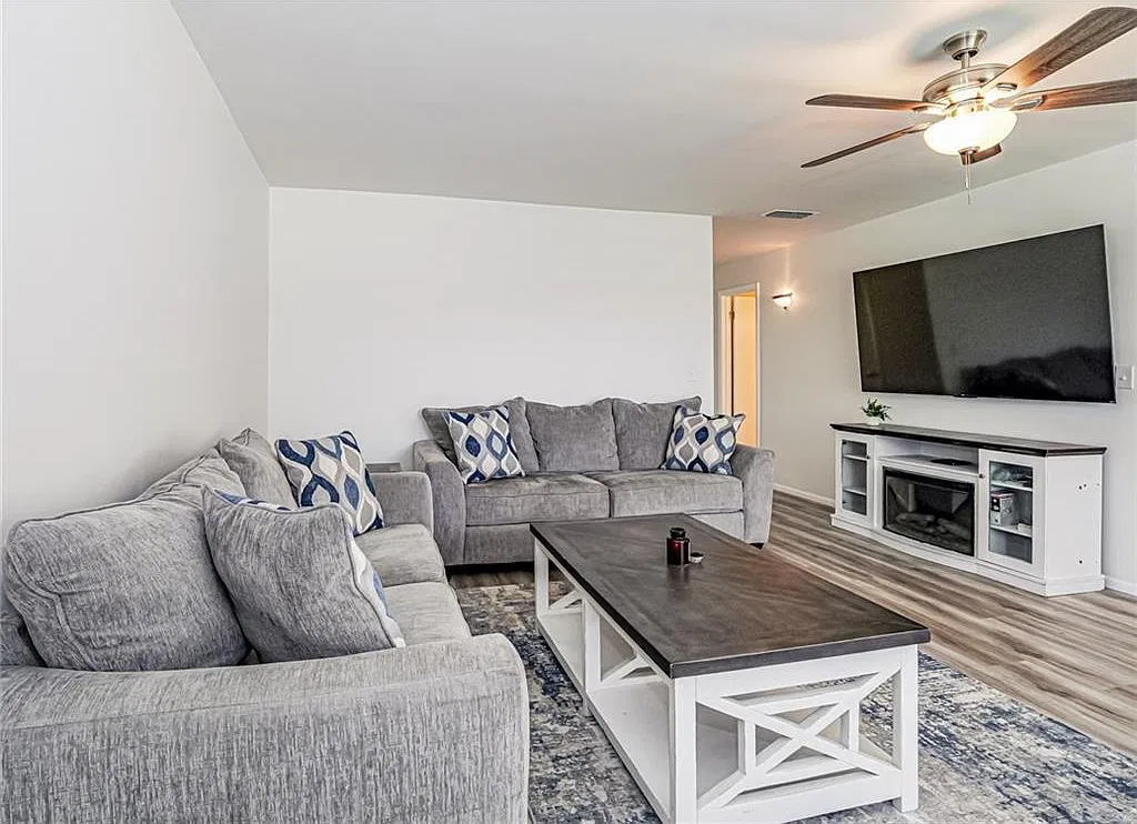 2 bed, 2.0 bath, 1251 sqft, $1,700 — Photo 4
