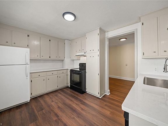 3rd image of 920 Bellview St