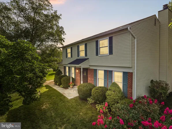 726 Gentle Breeze Ct, Herndon, VA 20170