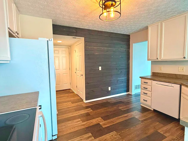 5790 Lonerise Ln — Photo 9