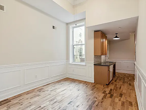 1 bed, 1000 sqft, $1,299 — Photo 2