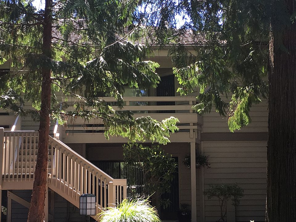 1st image of 1260 Bellevue Way NE APT 4