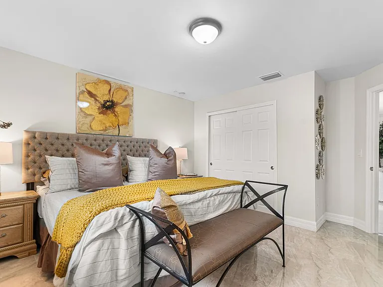 1137 Edgerton Ave — Photo 8