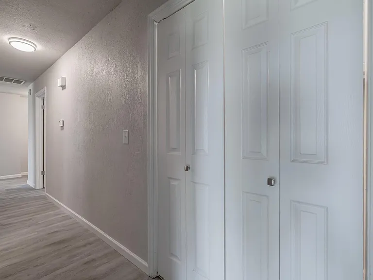 605 Saint James Pl — Photo 23