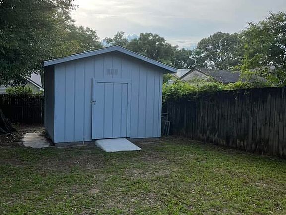5th image of 111 Blackhawk Dr
