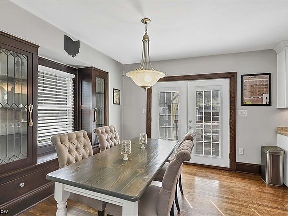 3rd image of 2192 Morrison Ave