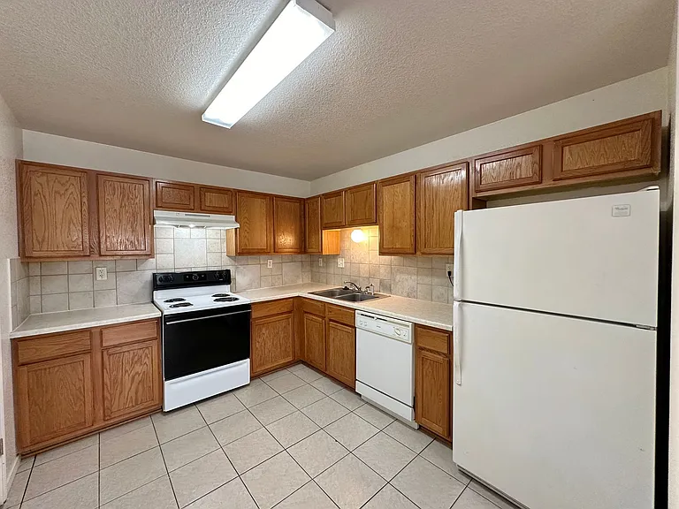 5007 John David Dr — Photo 7