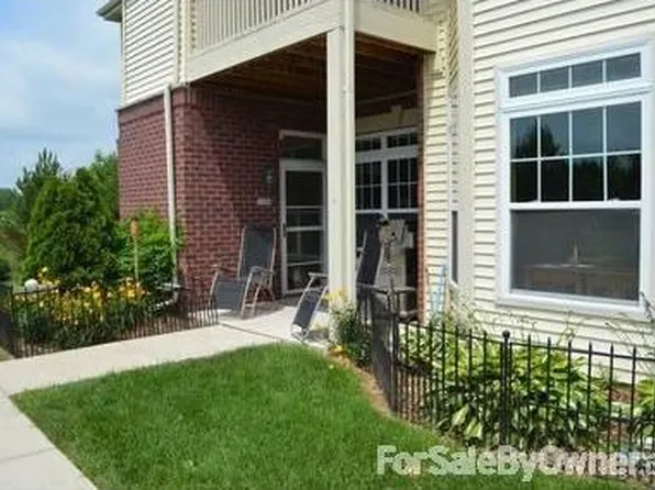 538 Grandview Ct, Pewaukee, WI 53072