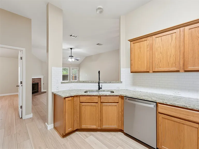1004 Downridge Dr — Photo 14