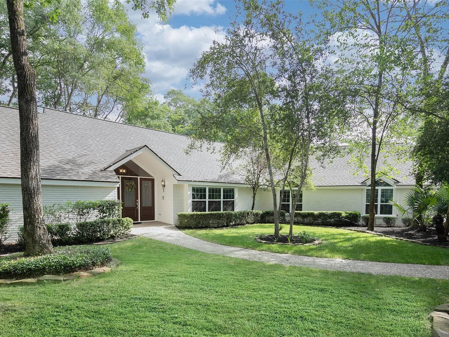 5 bed, 5.0 bath, 3772 sqft, $6,100 — Photo 2