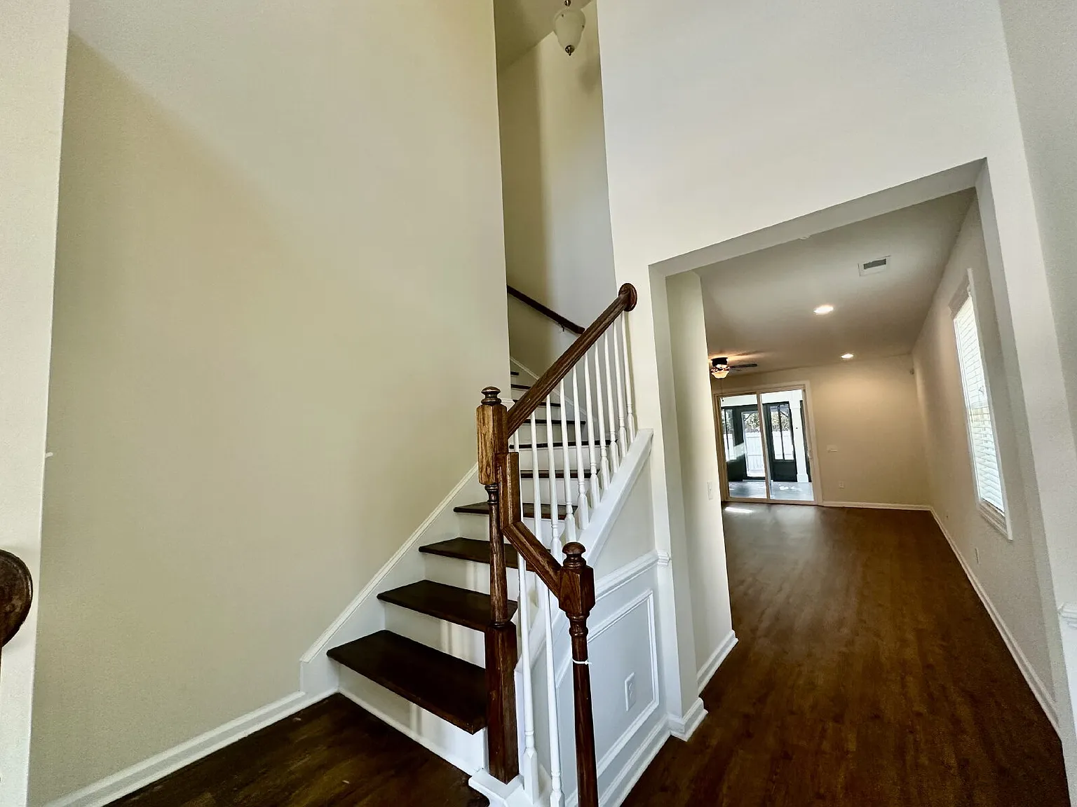 4 bed, 2.5 bath, 2324 sqft, $3,700 — Photo 4