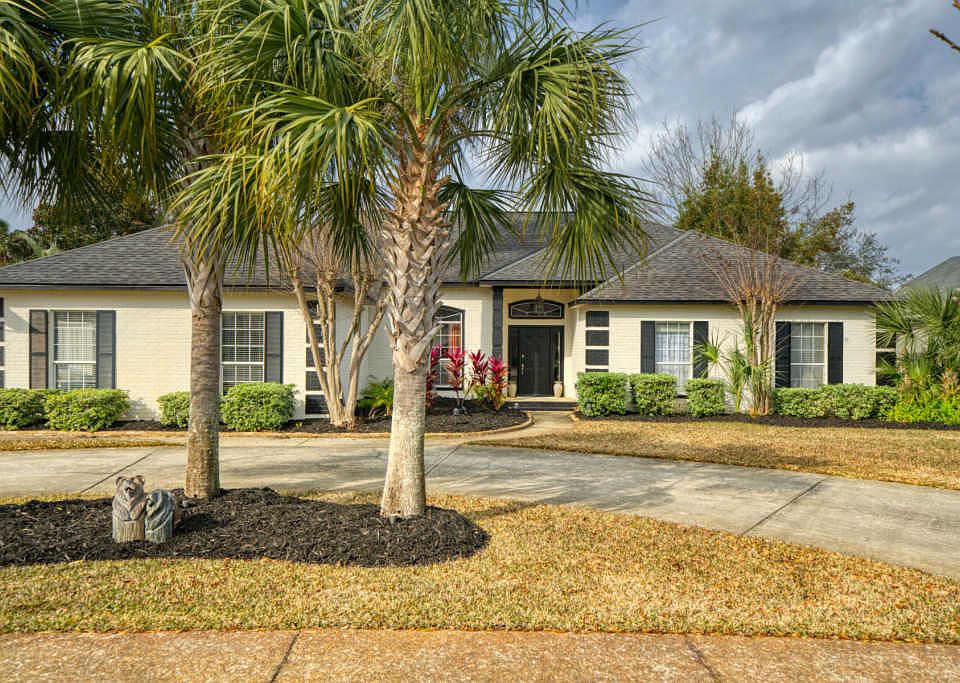1st image of 102 Country Club Dr W