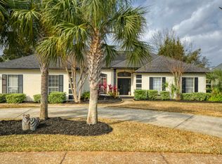 102 Country Club Dr W, Destin, FL 32541