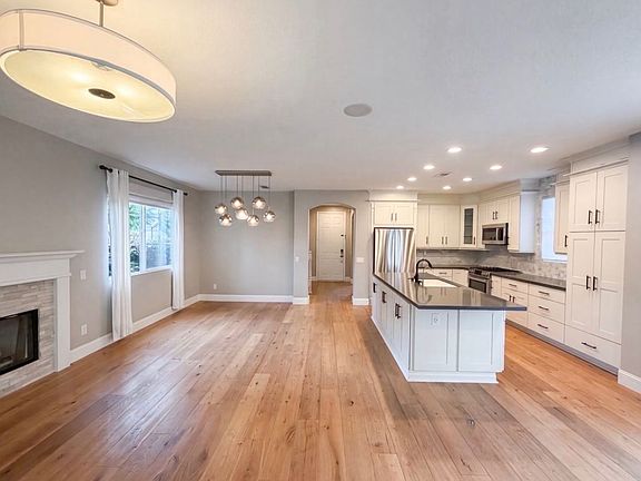 2nd image of 45 Laurelhurst Dr
