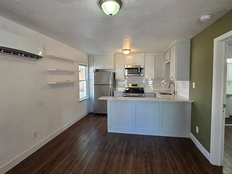 2816 N Walker Ave — Photo 3