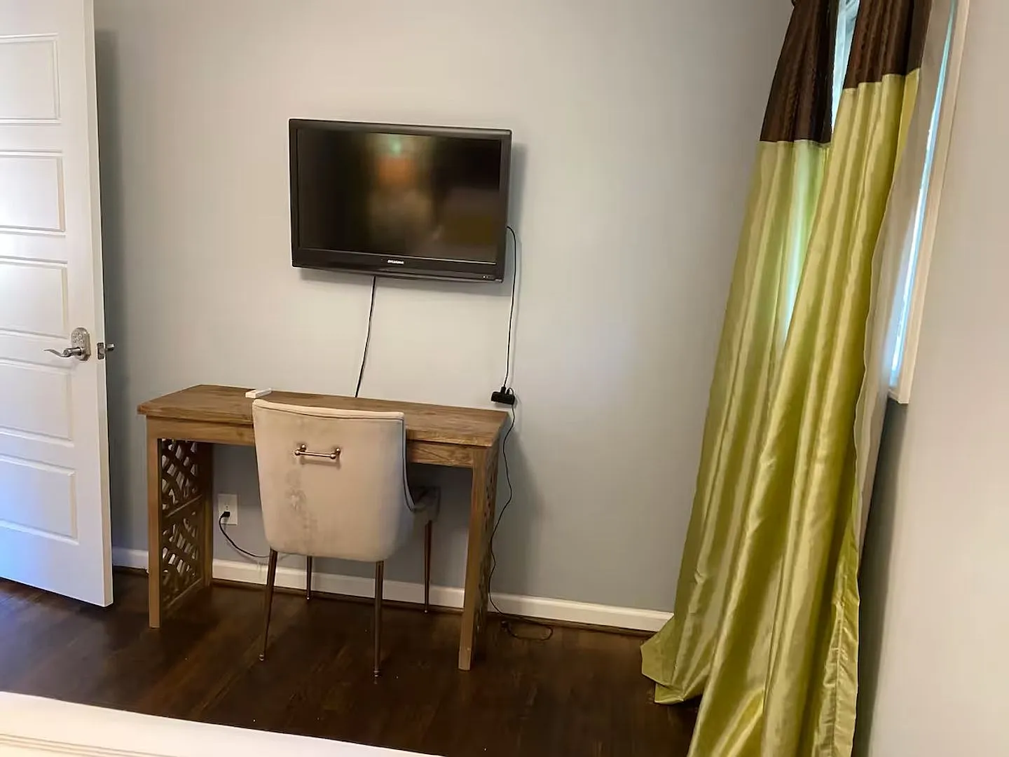Room in 2 Bedroom Home at Janmar Dr — Photo 3