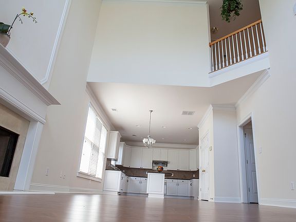 5th image of 4900 Green Pointe Way NE