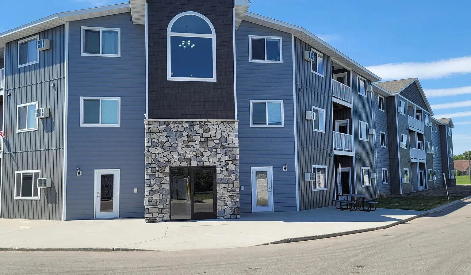 Mainstreeter Apartments — Photo 2