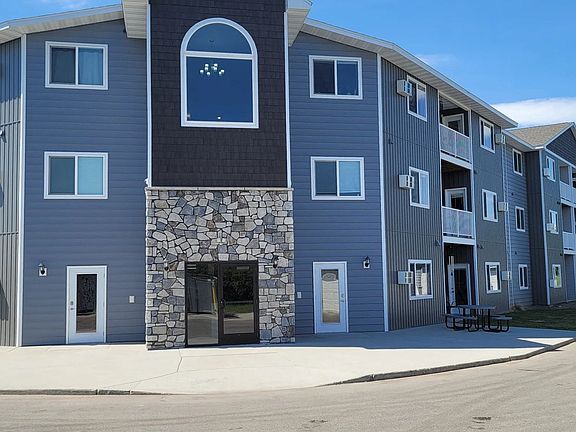 2nd image of 800 Main St N APT 320