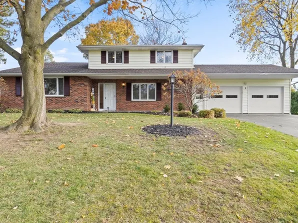 8 Peak Hill Dr, Rochester, NY 14625