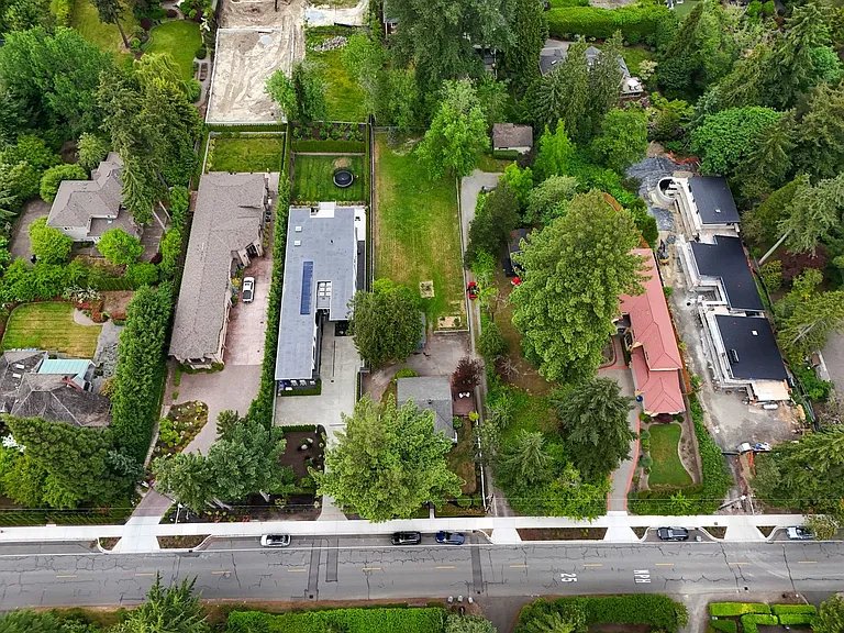 7658 NE 12th St — Photo 31