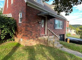 424 Charles St, Glenville, WV 26351