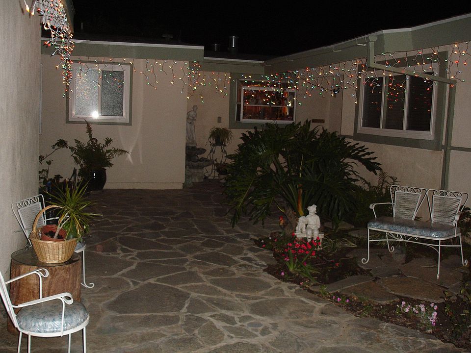  front patio(view from gate entrance
