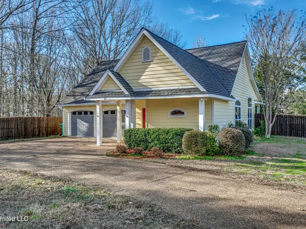 301 Cherokee Rose Dr, Raymond, MS 39154