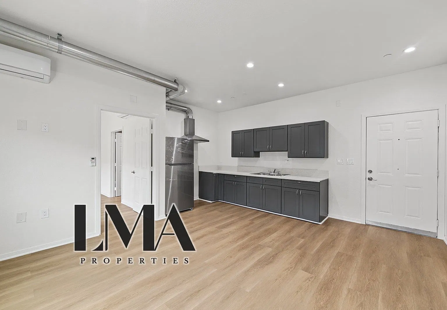 611 W 82nd St — Photo 2