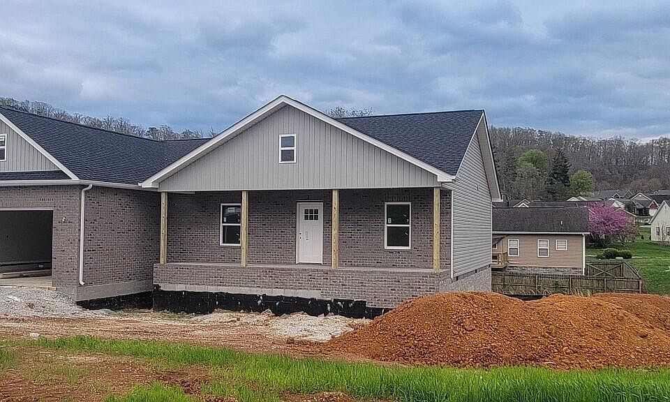 2nd image of 202 Mossy Rock Rd