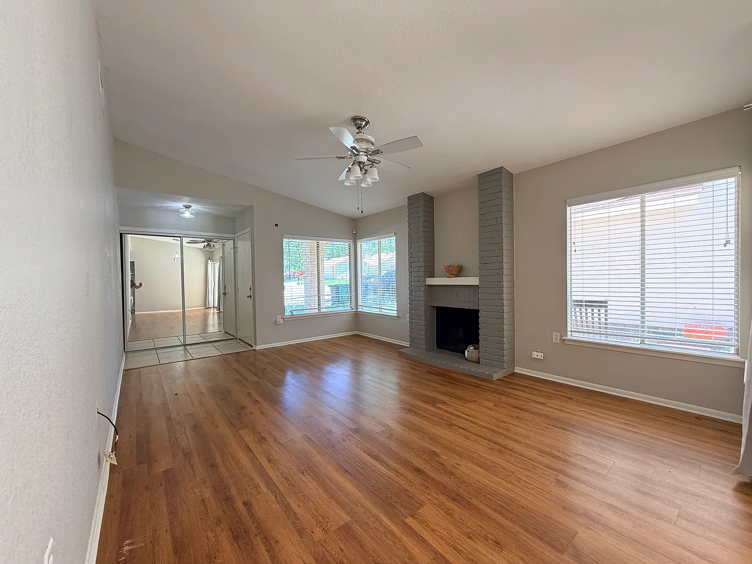 3 bed, 1227 sqft, $1,645 — Photo 4