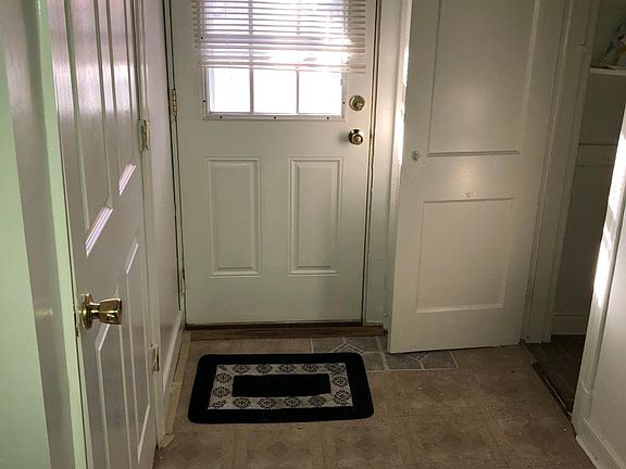 3rd image of 2910 Barton Ave